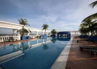 Berjaya Waterfront Hotel - Beach
