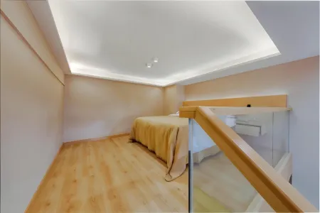 Wall Street Loft Hotel Отели в г. Ичунь