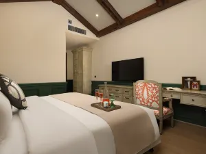 Huayi Brothers  Town Castle Hotel