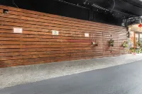 Forever Happiness Hostel - Parkplatz