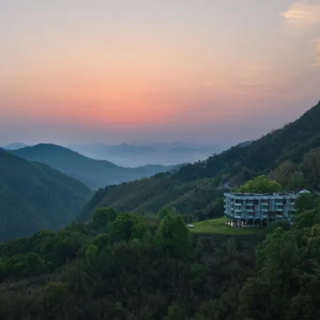 Caotu Hot Spring Architectural Hotel (Tonglu Branch) Отели рядом с достопримечательностью «Liuyin Former Residence»