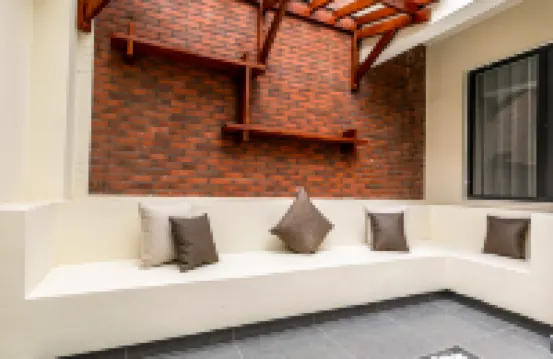 Floral Hotel · Shangqiye Hotel (Zhujiajian Guanyin Fajie Wugongzhi Pier) Hotels in Zhoushan