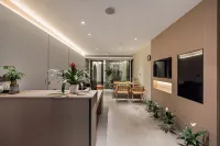 Zhenshui Courtyard · 180° River-View · Designer's Aesthetic | Panoramic Resort Guesthouse (Xitang)