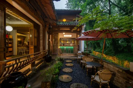 Floral Hotel·Romantic Flower Stream·Mixixili hotel Отели рядом с достопримечательностью «Yansi Wenfeng Tower»