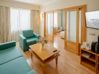سانا متروبوليتان هوتل Hotels near سيت ريوس