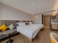 Homeinn Plus Hotel (Chengdu Kuanzhai Alley Fuqin Subway Station) Hotels near Baiguolin Station