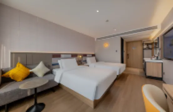 Homeinn Plus Hotel (Chengdu Kuanzhai Alley Fuqin Subway Station) Hotels near Baiguolin Station