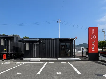 Hotel R9 the Yard Shikokuchuo Отели в г. Сикокутюо