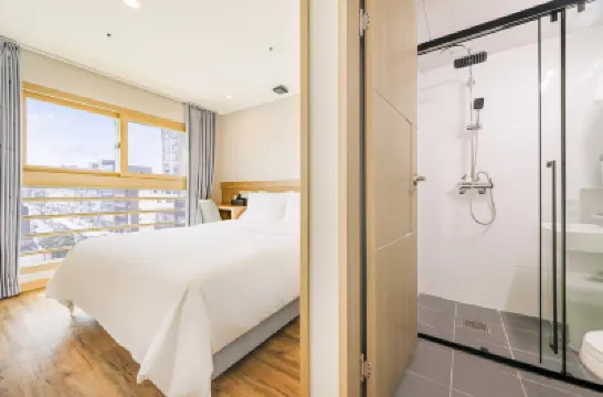 Hotel Moon Hotel dekat Jeju National University Law School