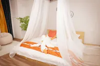 Cangzhou Night Cat E-sports Hotel