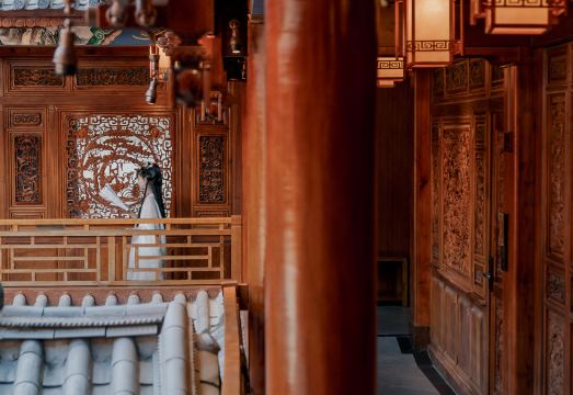 스피리티드 실키 인 야경