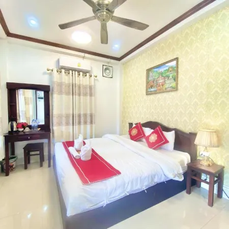 Xuan Keo Place House 2 Отели рядом с достопримечательностью «Ват Чом Пхет»