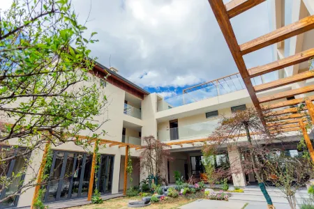 Qíng Shān Yuè Panorama Design Resort & Villas (Jade Dragon & White Sand, Lijiang) Отели рядом с достопримечательностью «Yuzhu Qingtian Scenic Resort»