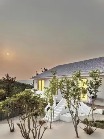 WhisperPeak · Secret WildLuxe Courtyard