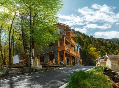 Mountainside Reverie Hotels near Yangrong Village Colorful Forest Viewing Point