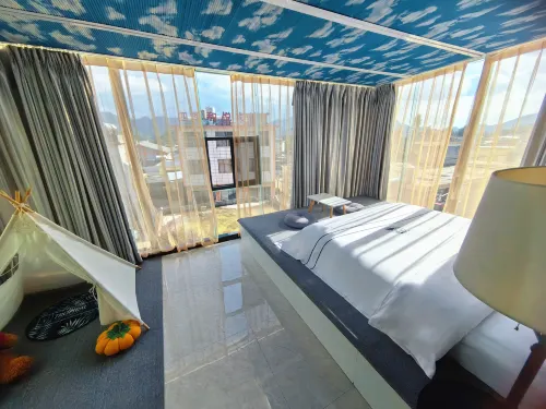 One Night Inn in the Mountains of Liupanshui