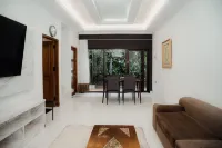 Illusion Homestay - Parking