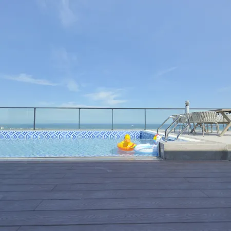 Cloud Glam Seaview Hotel