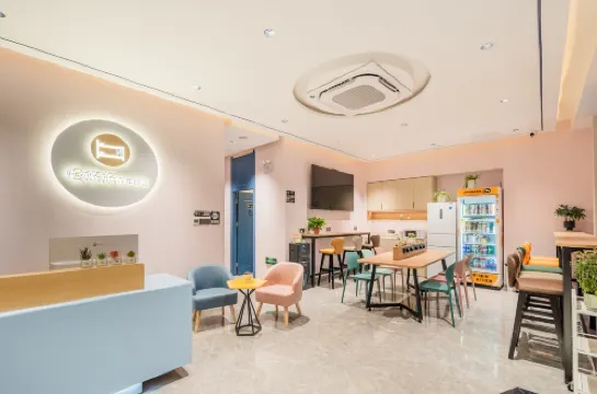 Manyouyou Hostel (Nanjing South Railway Station Shuanglong Avenue Subway Station)