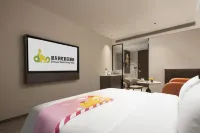 Dinosaurs are busy Holiday Inn (Zigong Fangte Dinosaur Kingdom) Отели в г. Цзыгун