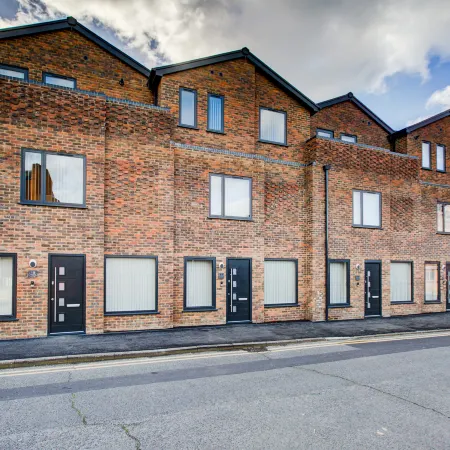 Hybrid Resi - Uxbridge, On-site car or van parking, near London Heathrow Airport