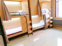 Dong and Xue Hostel (Harbin Central Avenue Saint Sophia Cathedral)