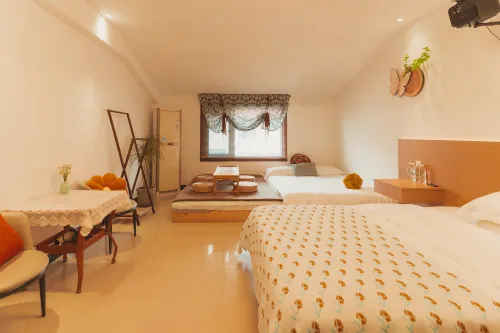 Kaifeng Moran Homestay (Wansui Mountain Da Song Wuxia City)