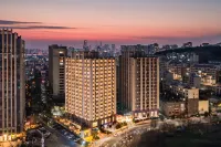 Sea View Madison Hotel Qingdao Laoshan Polar Ocean Park Hotel berhampiran Qingdao Administrative Institute