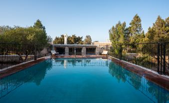 Atlantis 12, Maison d'hôtes et d'art