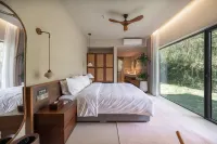 Zizai Courtyard Shizi