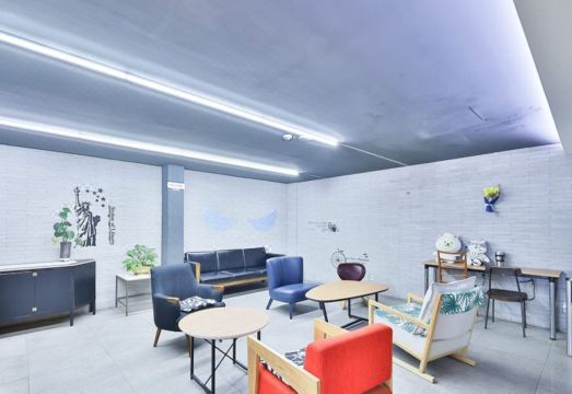 호텔 타오의 모던한 객실 내부