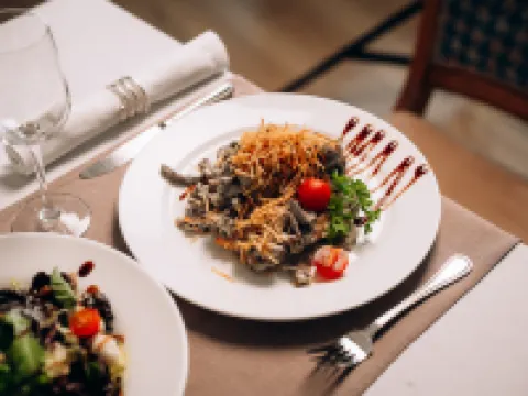 โรงแรมดัสตาน อัคโทเบ โรงแรมในอักเตอเบีย 