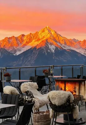 24℃雪意濃丨全屋智能·Cloud-Level villa·日照金山·雲端別墅 鄰近麗江體育中心綜合館的酒店