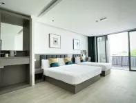 FLY Seaview Hotel - balcony