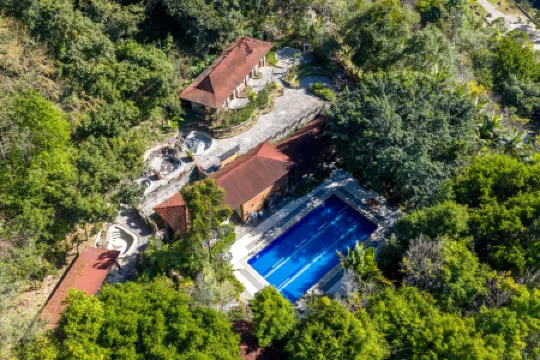 Luchuan Puyin Hot Spring Wellness Hotel