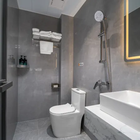 Shiyu Smart Hotel (Guilin High-Speed Railway North Station)