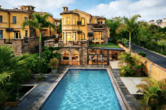 美林湖皇家別墅·Royal Villa（摩天輪店） 鄰近故鄉里民俗文化村的酒店