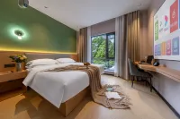 Yuegui · Baiyue MAX Cinema Garden Hotel (Guiyang Jiaxiu Building Qingyun Market Branch) - balcony