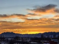 Urumqi County Freedom Mountains Homestay - Mountain view