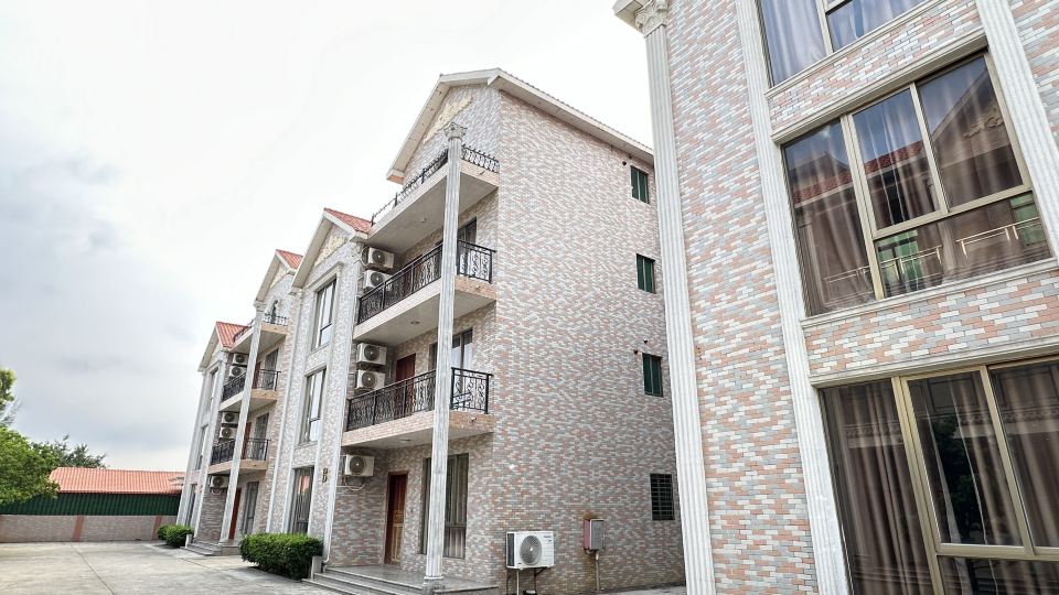 Wuchuan Taoran Hotel