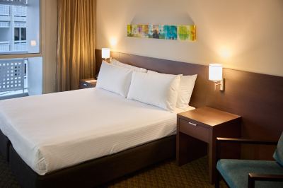 プレミアム キングルーム ホリデイ・イン ケアンズ ハーバーサイドの写真