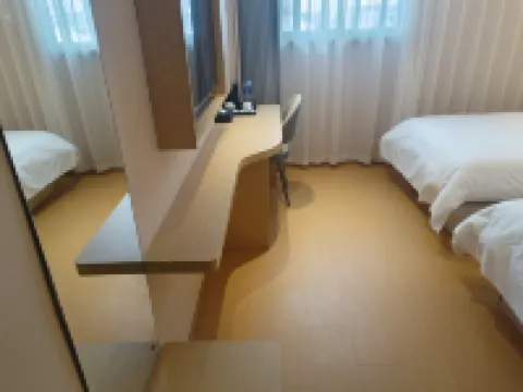 Yiju Jinpai Qidong Wenfeng Dashijie Hotel فنادق في تشيدونغ