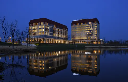 Huaxia Lakeside Resort Hotel