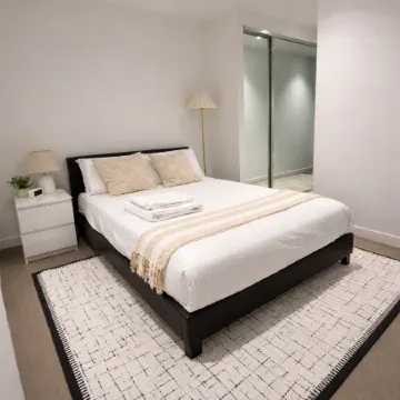 Southbank Apt with Pool & Parking