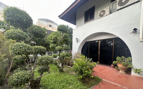 Modern Thai Pool Villa (Newly-Renovated) | A Private Escape Hotels in Samut Prakan