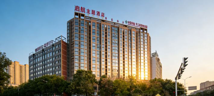 Pingjiang Qihang Theme Hotel Hotel di Pingjiang