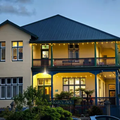 Noah's Ark Flashpacker Hotels near History House Pop-Up Museum