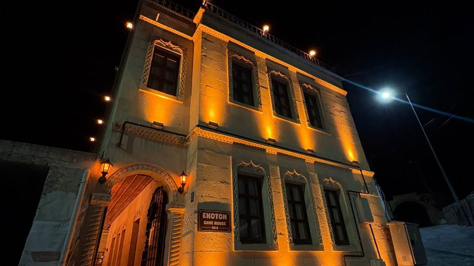 Ekoton Cave Hotel