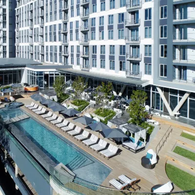 The Capital on the Park Hotels near Acrobranch Melrose