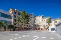 HanTing Hotel (Golmud Huaxing Shopping Plaza Children's Park) - Parking